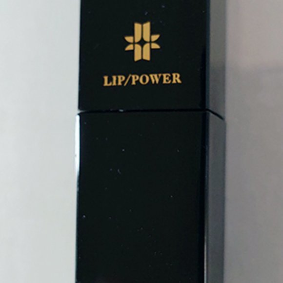 Joséphine Cosmetics, LIP/POWER - THE BOLD MATTE LIQUID LIPSTICK, Meet Tiphaine - Picture 2 of 5